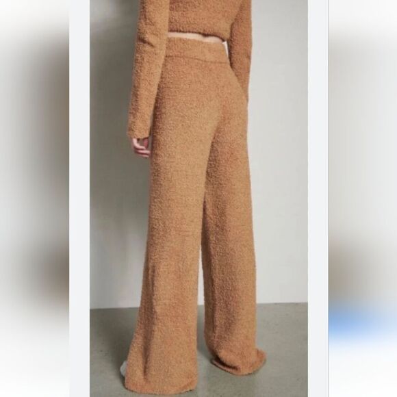 Skims Cozy Wide Leg Pants.  Kim Kardashian,  Cozy Knit Pants, Loungwear - Picture 4 of 7
